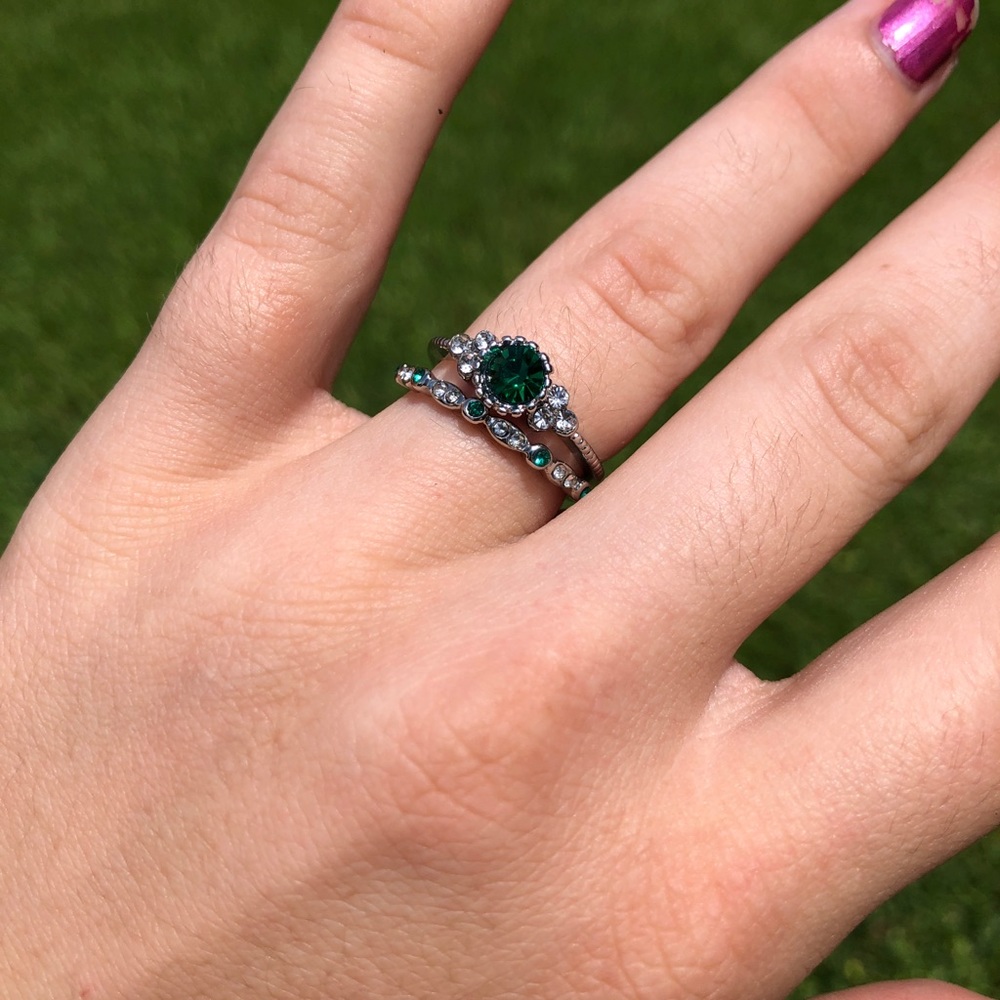 Fashionably 2pc Silver and emerald ring - Picture 1 of 4